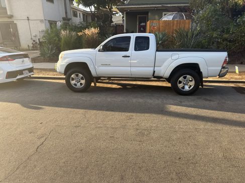 Used 2015 Toyota Tacoma PreRunner image 19