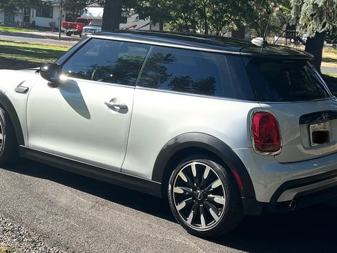 Used 2023 MINI Cooper 2-Door Hardtop image 4