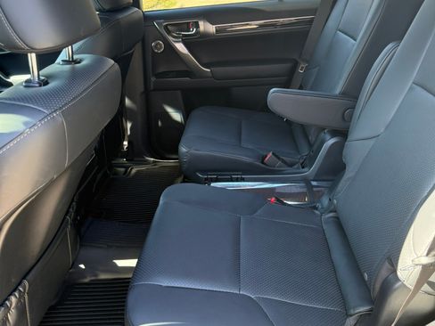 Used 2023 Lexus GX 460 Luxury w/ Sport Design Package image 8