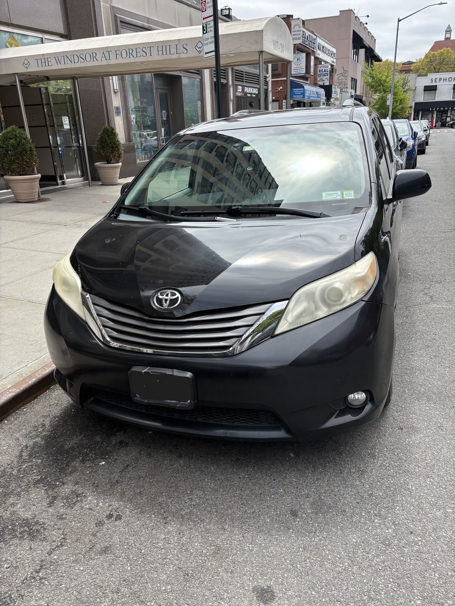 Used 2011 Toyota Sienna XLE w/ Premium Pkg FWD image 2