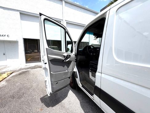Used 2016 Mercedes-Benz Sprinter 2500 image 19