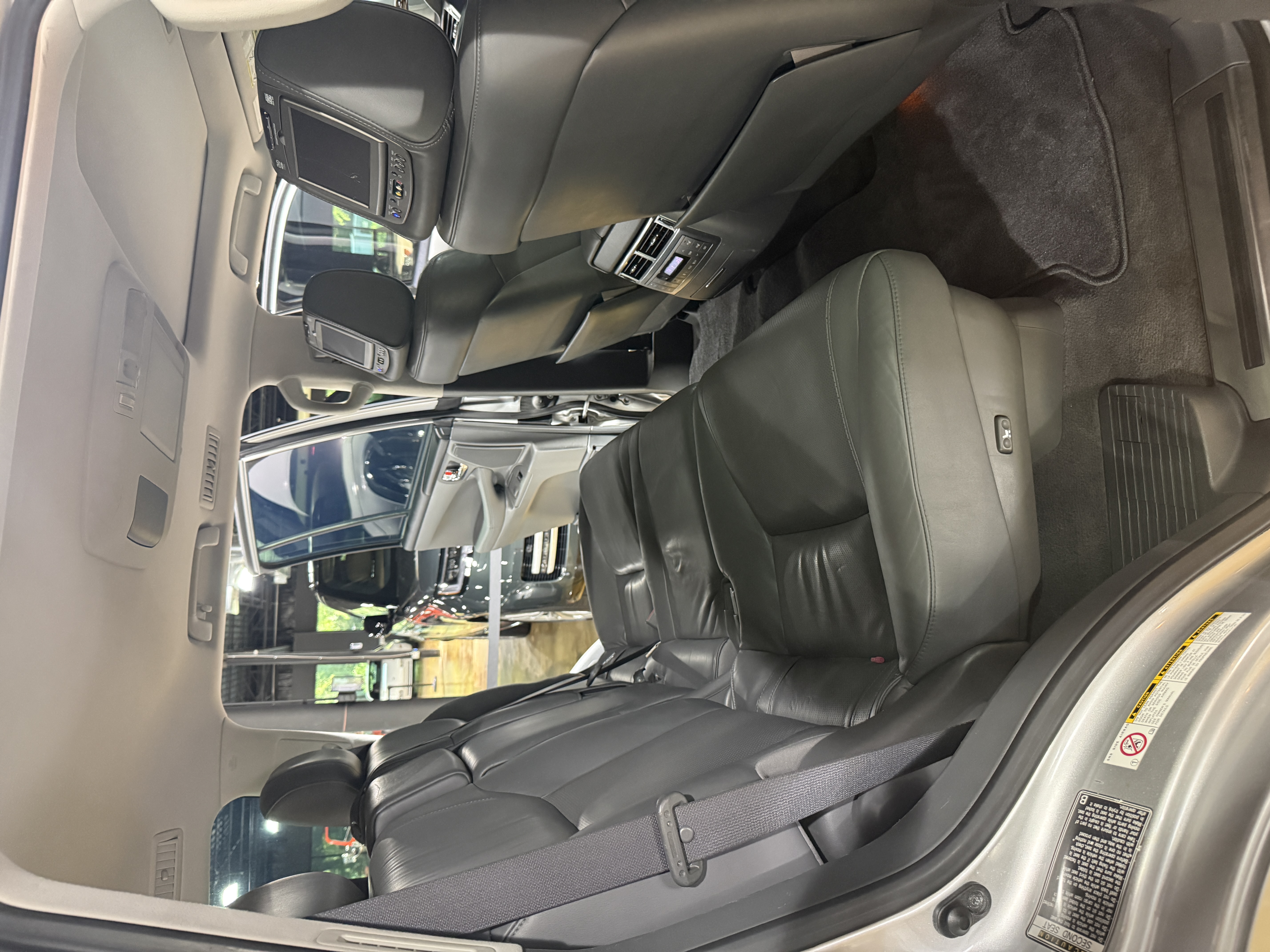 Used 2008 Lexus LX 570 4WD w/ Technology Pkg image 19