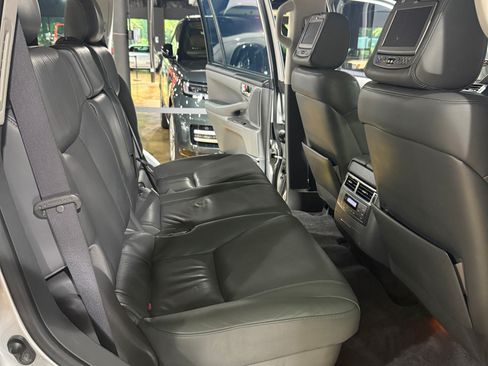 Used 2008 Lexus LX 570 4WD w/ Technology Pkg image 19