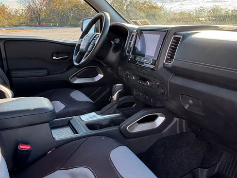 Used 2024 Nissan Frontier SV w/ SV Convenience Package image 12