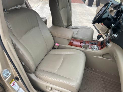Used 2010 Toyota Highlander Limited image 20