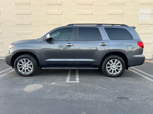 Used 2014 Toyota Sequoia Limited image 1