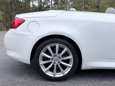 Used 2012 INFINITI G37 Convertible image 32