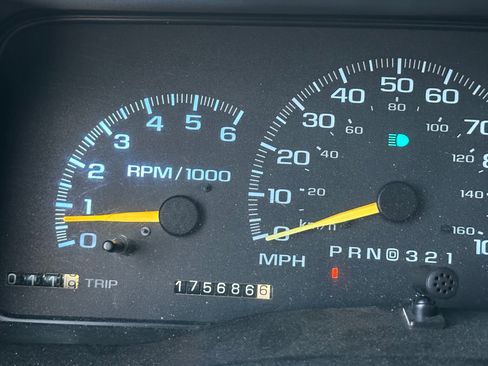 Used 1999 Chevrolet Tahoe 4WD 2-Door w/ Preferred Equipment Group image 2