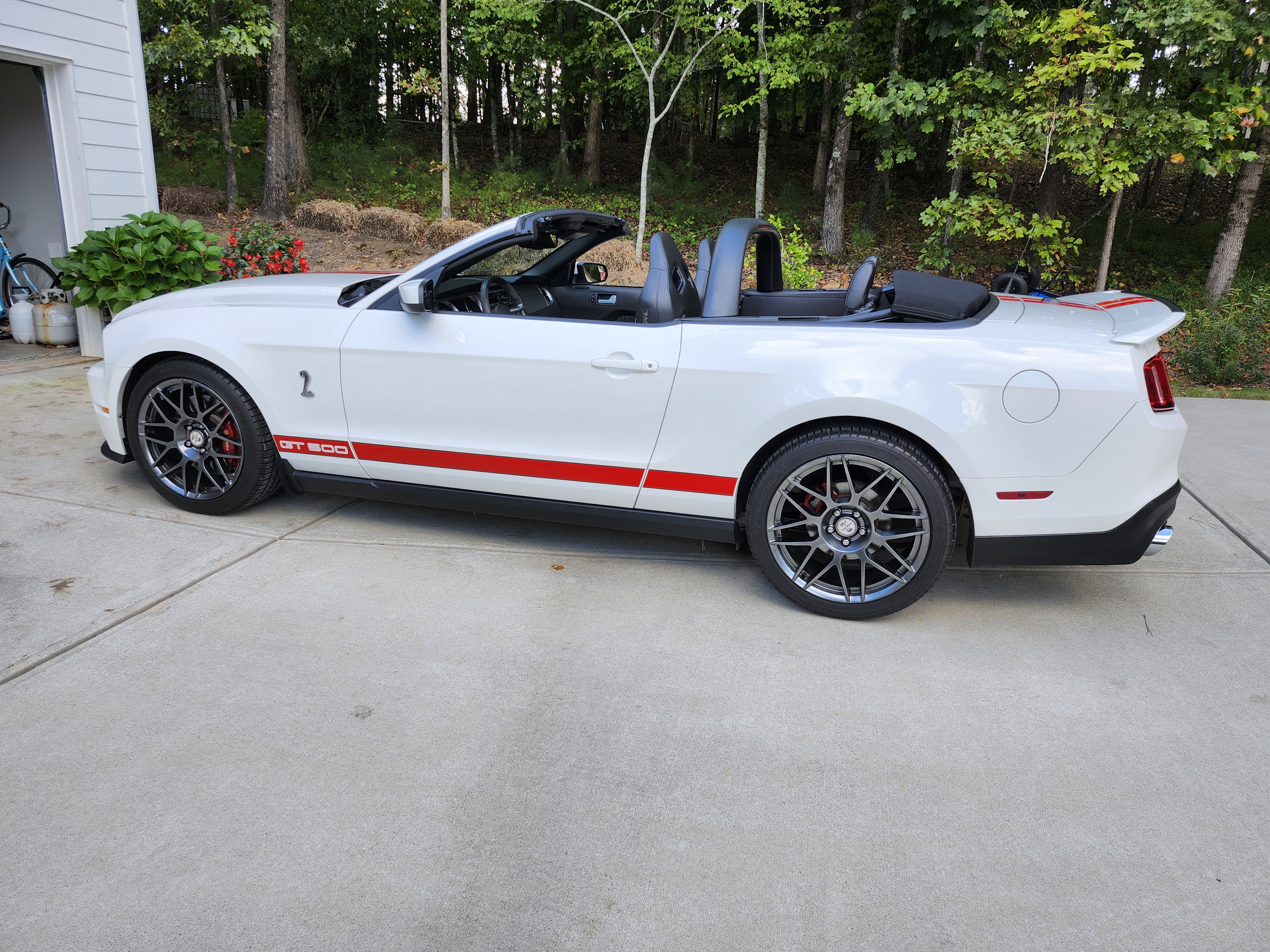 Used 2012 Ford Mustang Shelby GT500 w/ SVT Performance Pkg RWD image 26