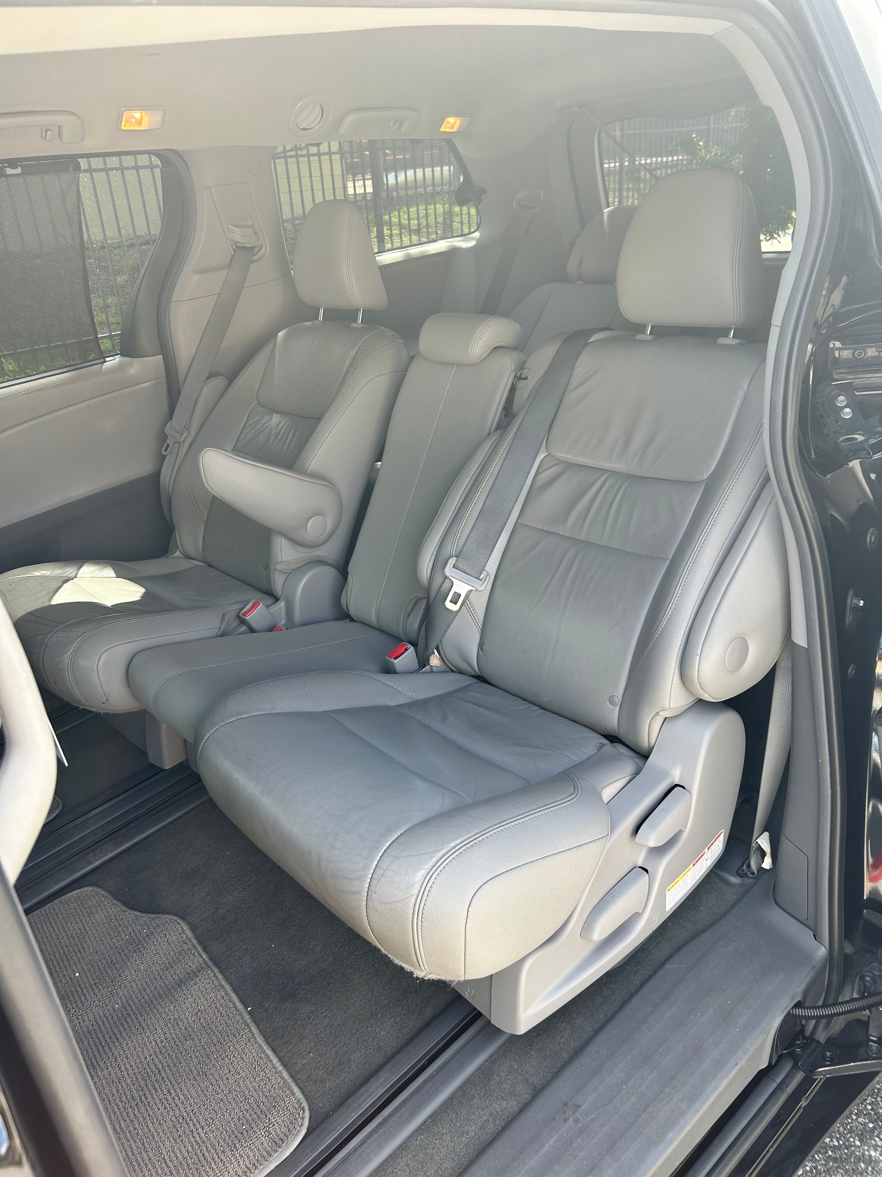 Used 2016 Toyota Sienna XLE FWD image 5