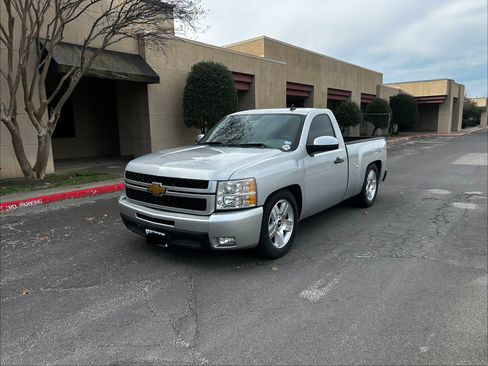 Used 2011 Chevrolet Silverado 1500 W/T w/ LS Package image 2
