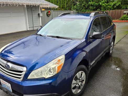 Used 2011 Subaru Outback 2.5i image 5