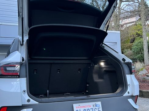 Used 2022 Volkswagen ID.4 Pro image 9