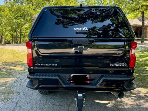 Used 2023 Chevrolet Silverado 2500 High Country AWD/4WD image 4