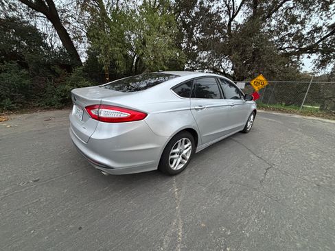 Used 2015 Ford Fusion SE image 8