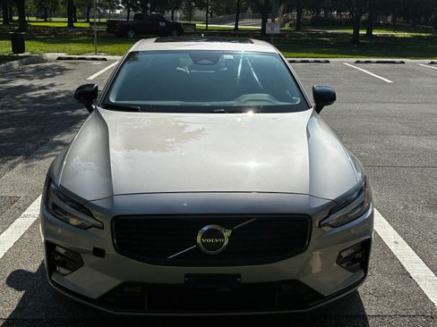Used 2024 Volvo S60 B5 Core FWD image 1