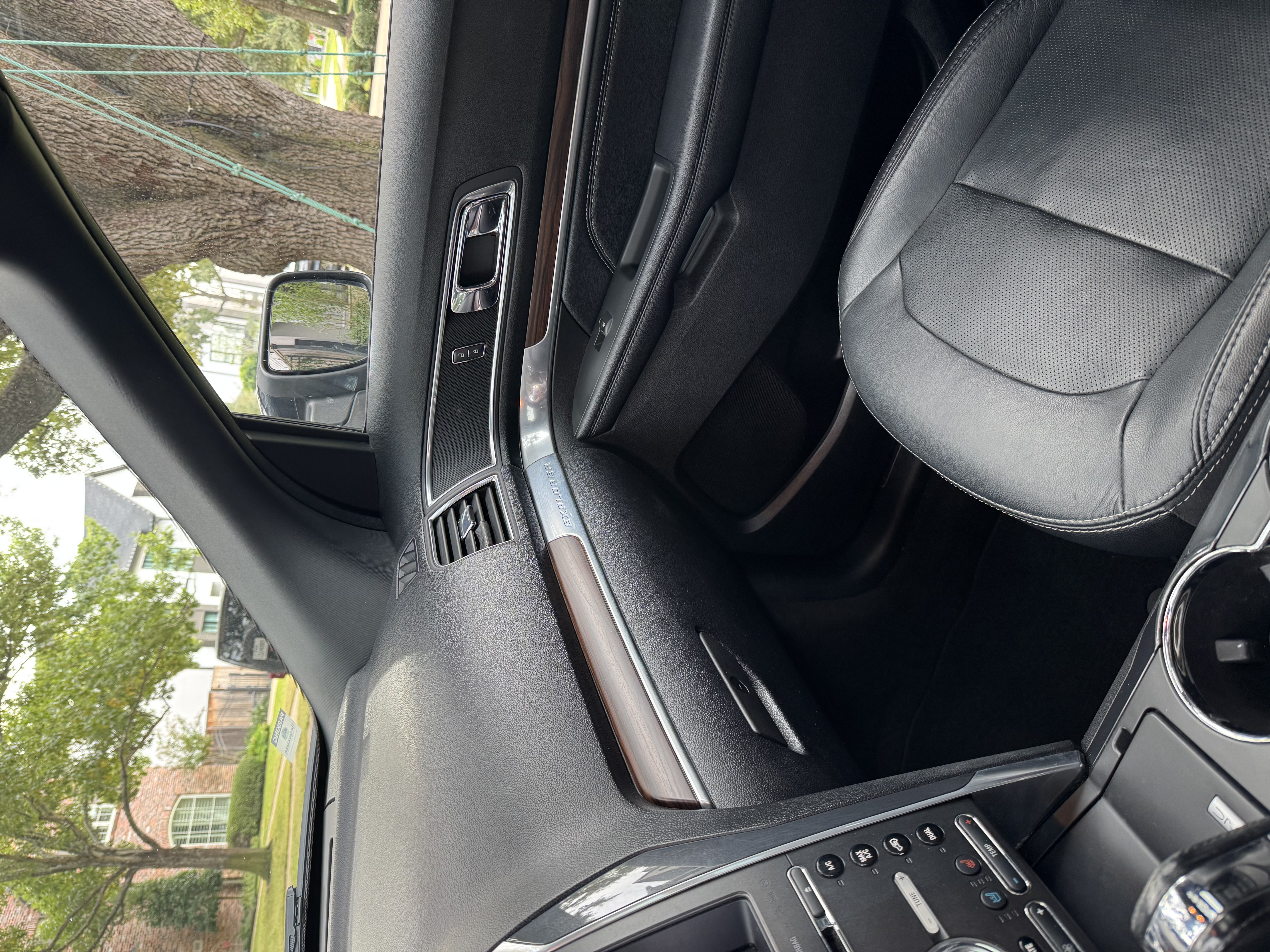 Used 2017 Ford Explorer Limited w/ Equipment Group 301A FWD image 17