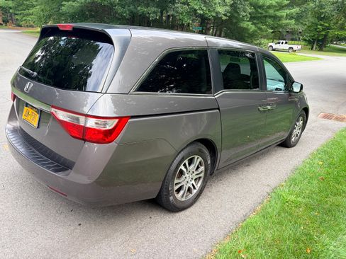 Used 2011 Honda Odyssey EX image 8