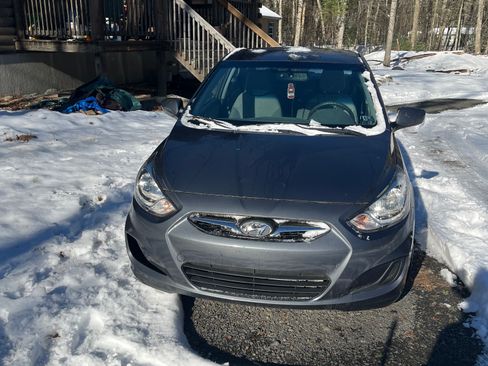 Used 2013 Hyundai Accent GLS image 2