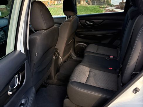 Used 2017 Nissan Rogue SV FWD image 12