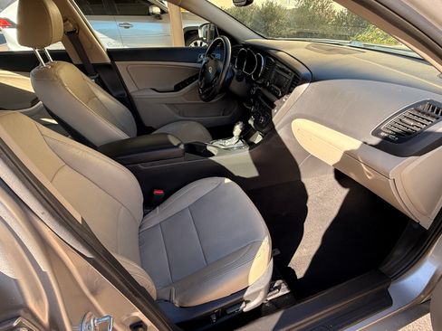 Used 2013 Kia Optima EX w/ Premium Pkg image 4