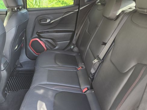 Used 2016 Jeep Renegade Trailhawk w/ Premium Trailhawk Package image 19