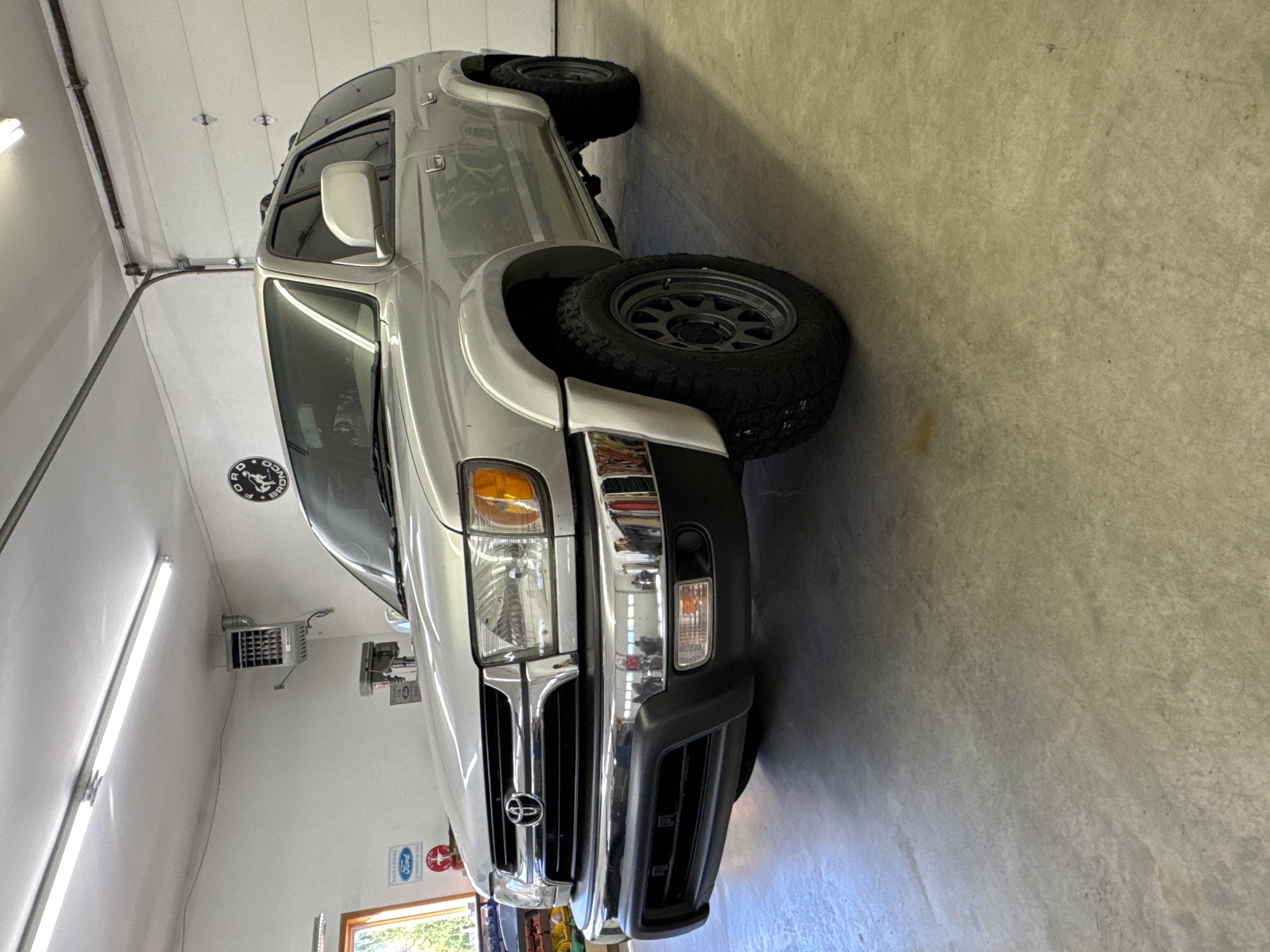 Used 2001 Toyota 4Runner SR5 AWD/4WD image 8