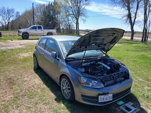 Used 2015 Volkswagen Golf Launch Edition image 2