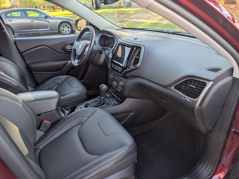 Used 2021 Jeep Cherokee Limited image 22