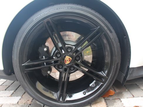 Used 2021 Porsche Taycan 4S image 24