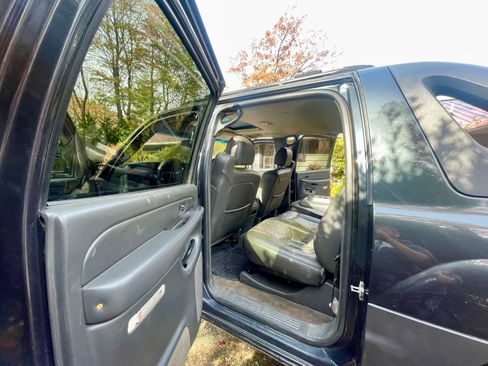 Used 2004 Chevrolet Avalanche Z71 w/ Sun And Sound Package AWD/4WD image 5