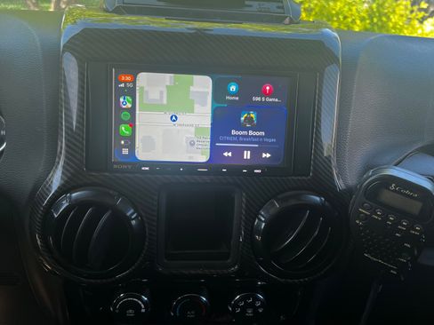 Used 2015 Jeep Wrangler Sport w/ Connectivity Group AWD/4WD image 11