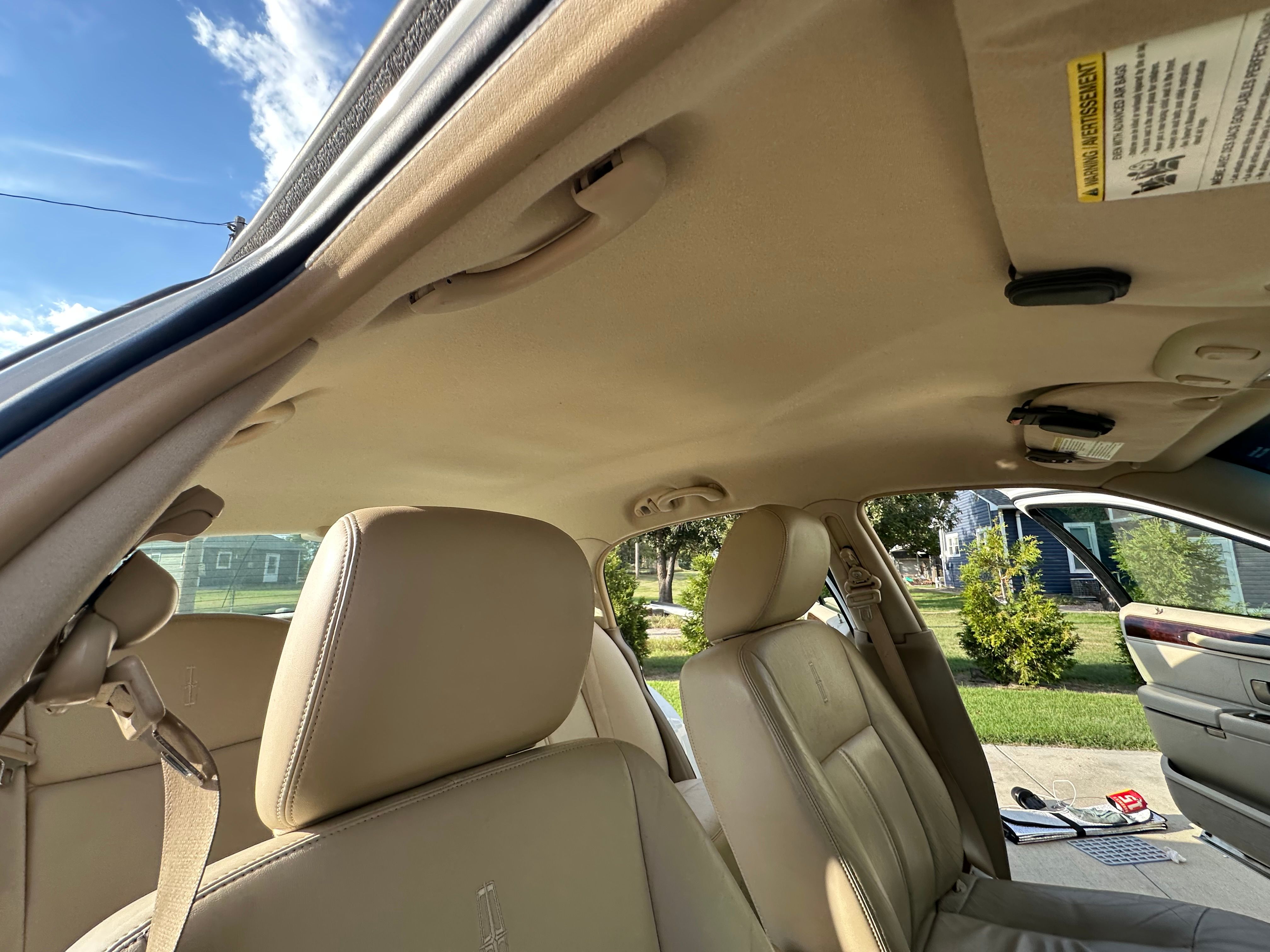 Used 2011 Lincoln Town Car Signature Limited RWD image 25