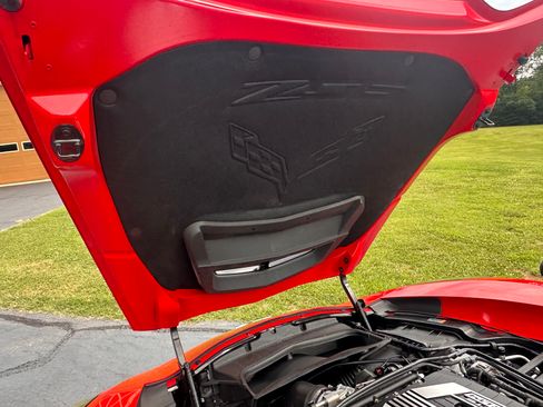 Used 2015 Chevrolet Corvette Z06 w/ 3LZ Preferred Equipment Group RWD image 9