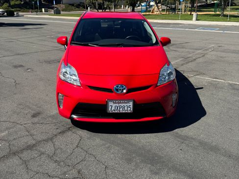 Used 2015 Toyota Prius Persona Series FWD image 2