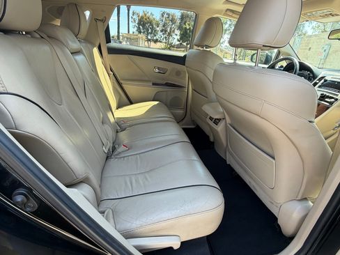 Used 2011 Toyota Venza w/ Leather Pkg FWD image 10