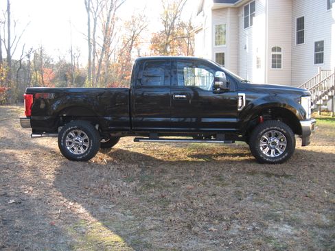 Used 2017 Ford F250 XLT w/ XLT Premium Package AWD/4WD image 12
