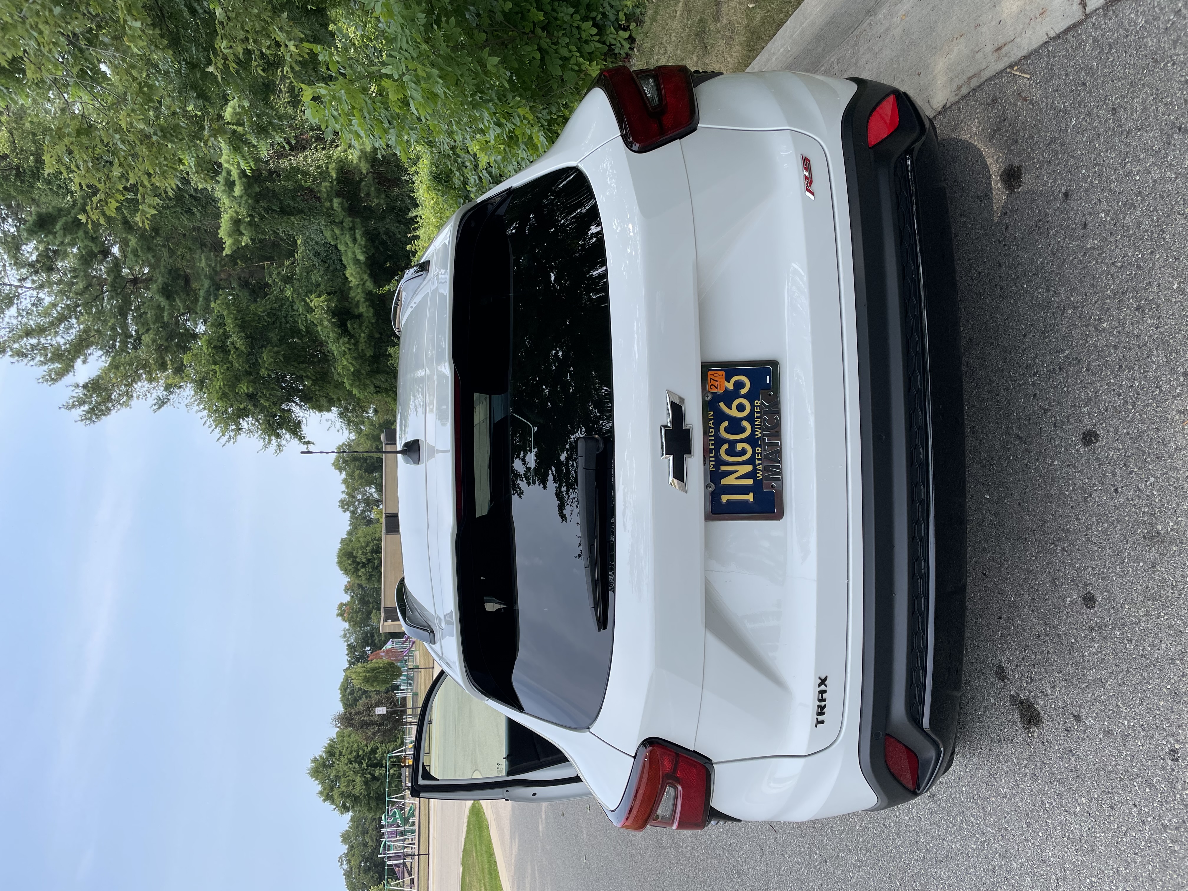 Used 2024 Chevrolet Trax RS w/ Driver Confidence Package FWD image 4