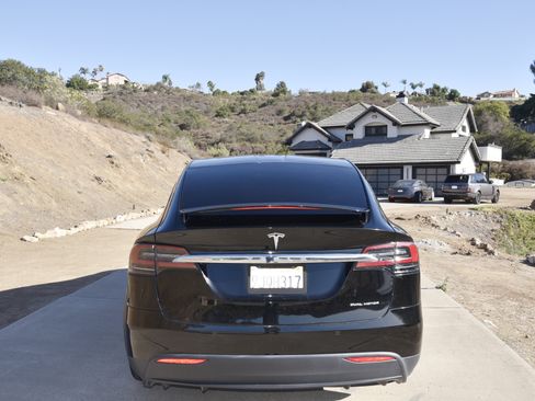 Used 2020 Tesla Model X Long Range image 11