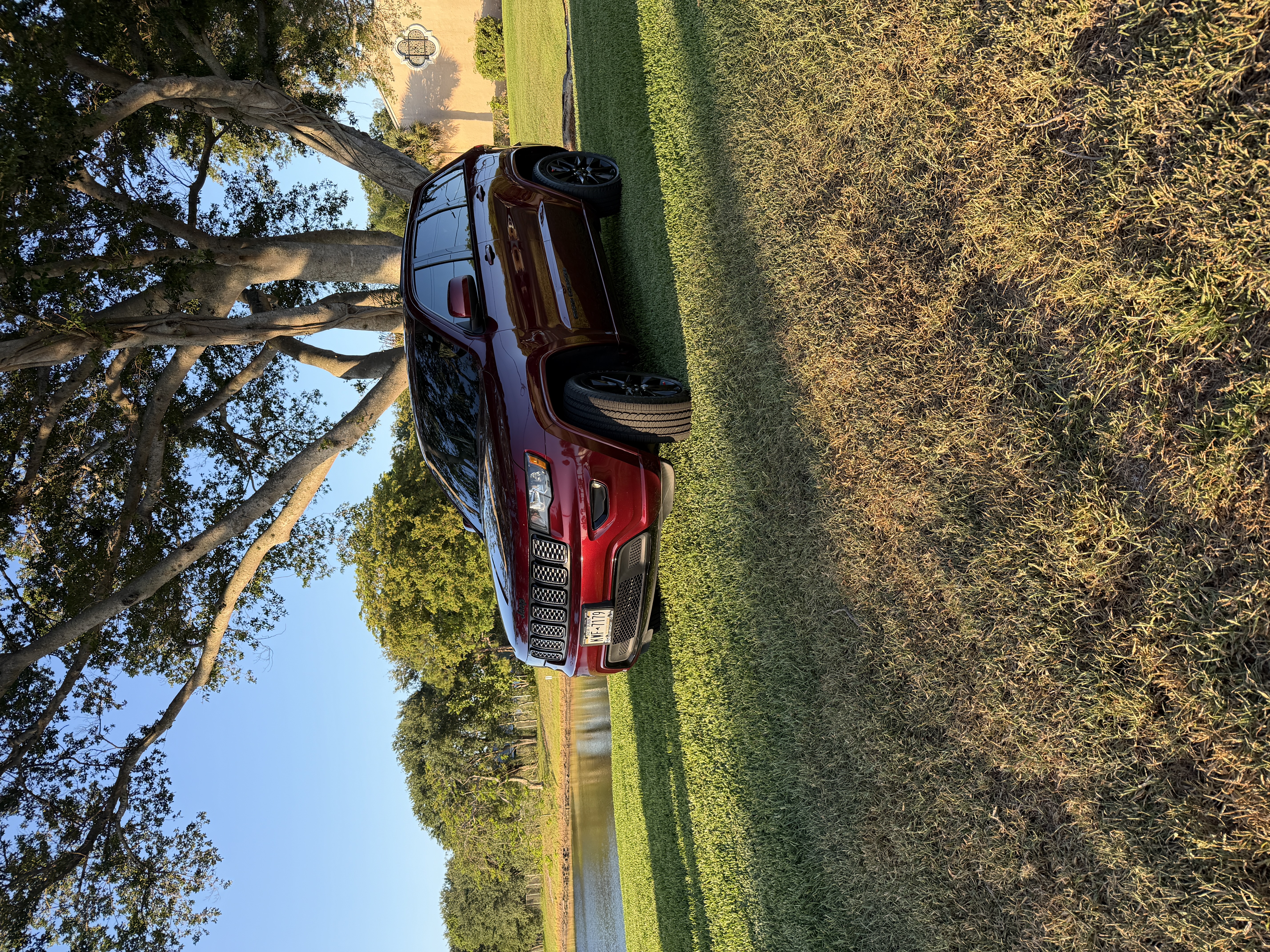 Used 2019 Jeep Grand Cherokee Altitude AWD/4WD image 2