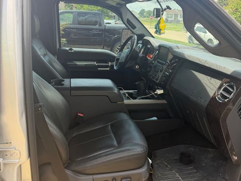 Used 2014 Ford F250 Platinum w/ Platinum Package AWD/4WD image 11