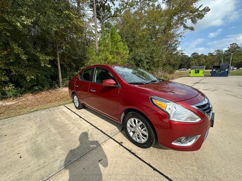 Used 2018 Nissan Versa SV w/ SV Special Edition Package image 2
