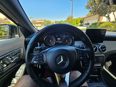 Used 2019 Mercedes-Benz GLA 250 250 Sport Utility 4D image 6