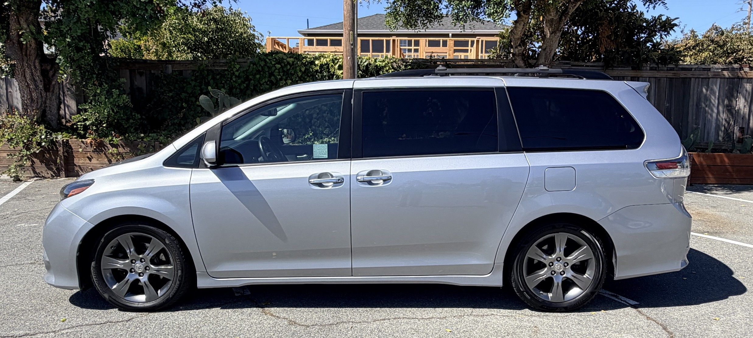 Used 2015 Toyota Sienna SE Premium FWD image 2