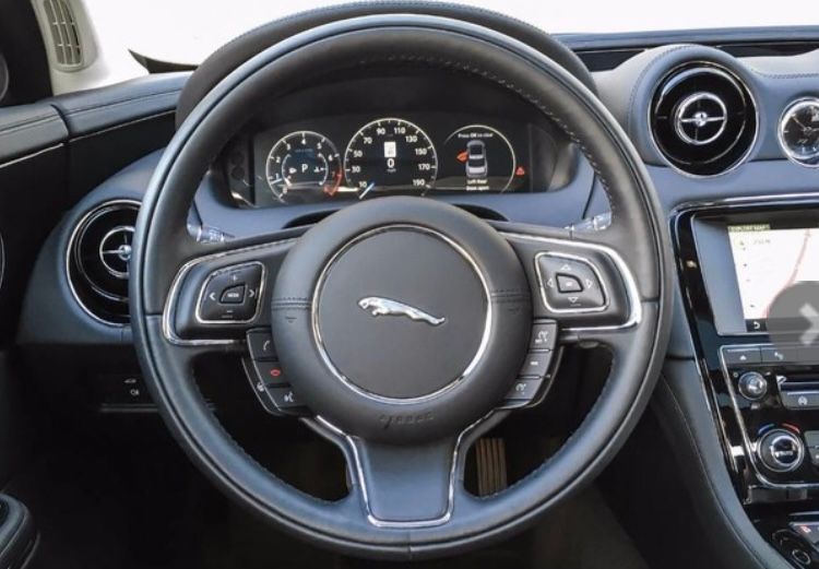 Used 2016 Jaguar XJ R-Sport RWD image 13