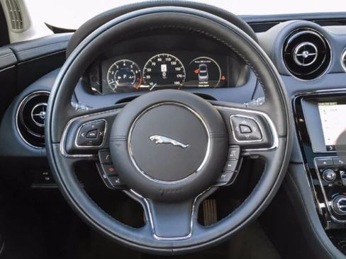 Used 2016 Jaguar XJ R-Sport RWD image 13