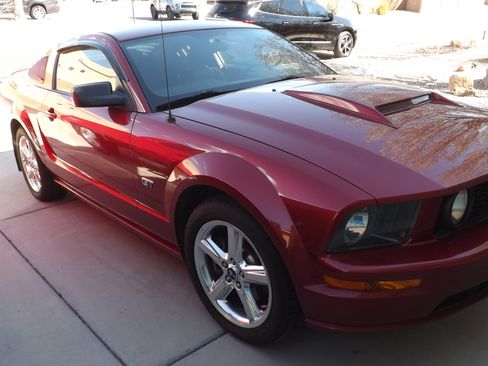 Used 2007 Ford Mustang GT Premium image 2