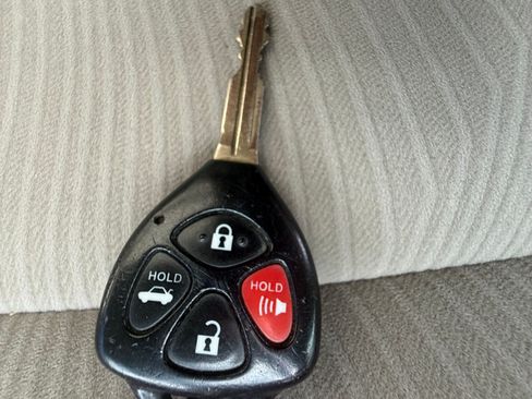 Used 2013 Toyota Corolla LE FWD image 14