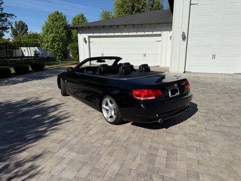 Used 2010 BMW 335i Convertible image 9