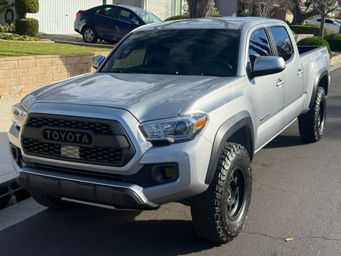 Used 2021 Toyota Tacoma TRD Off-Road w/ Technology Package image 5